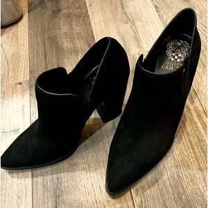 Vince Camuto block heel bootie, size 9